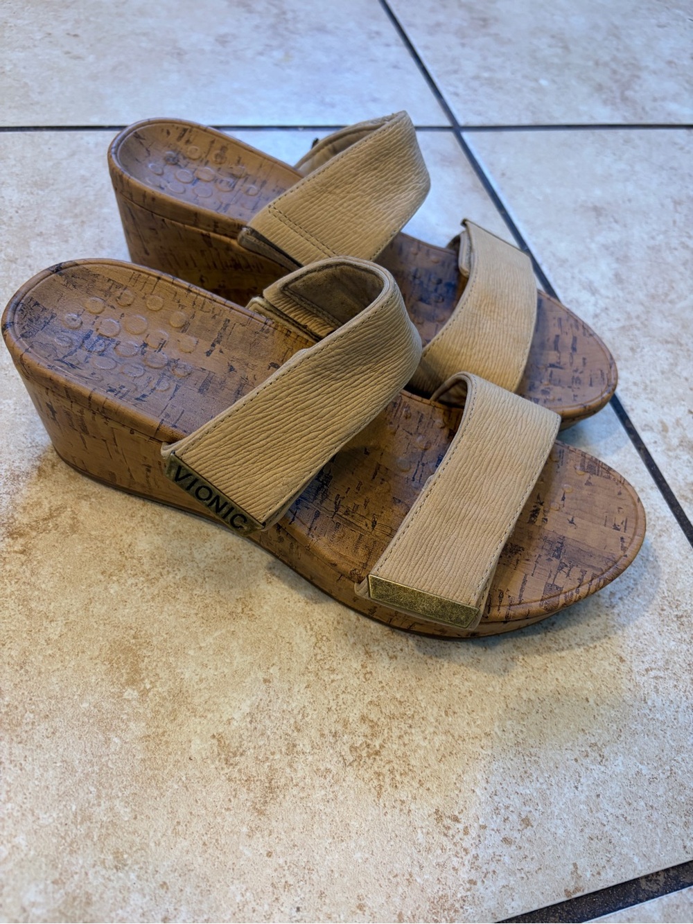 Vionic Pepper Tan Cork Wedge Sandals size 8